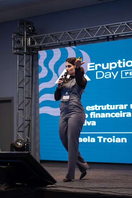 Rafaela Troian em palestra